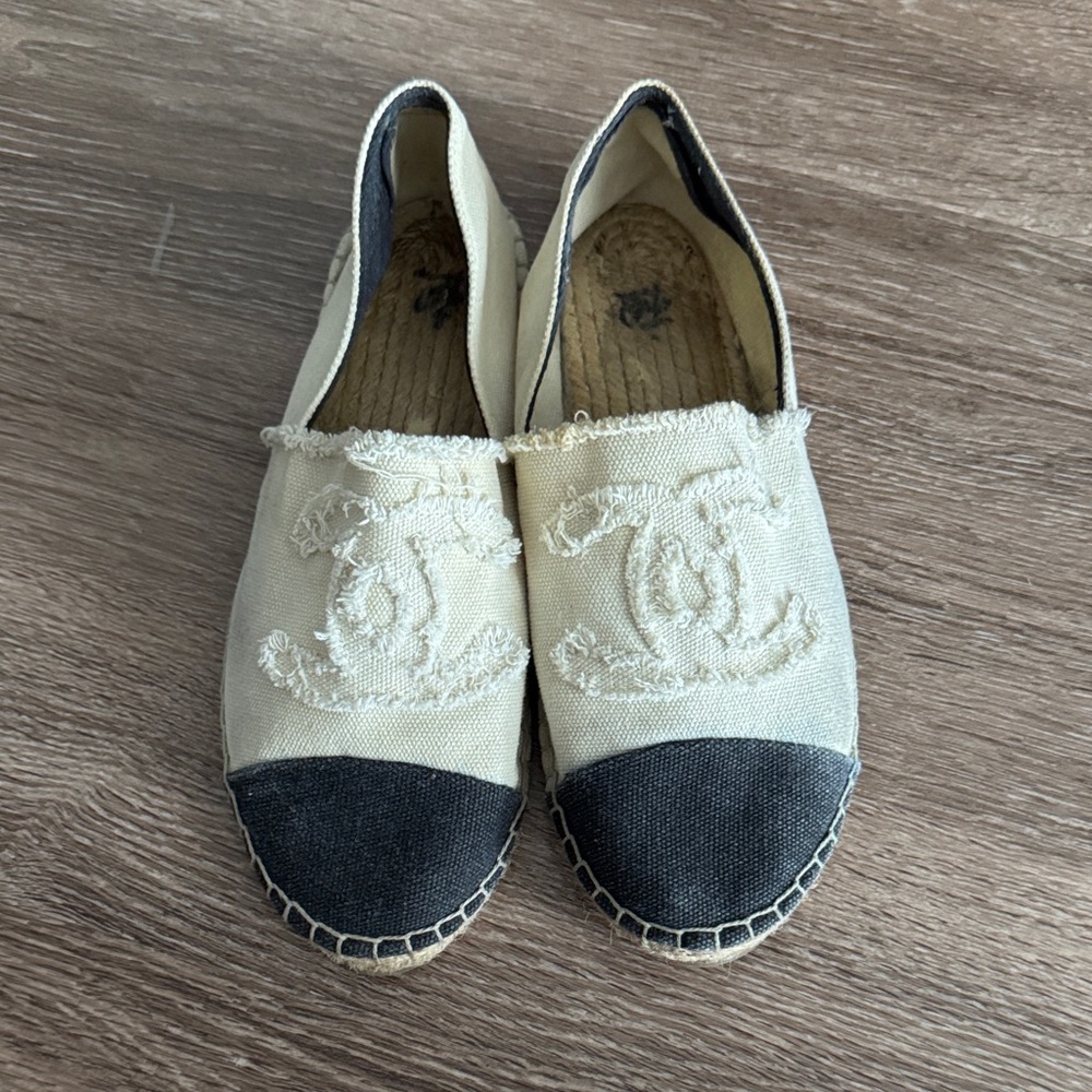 Chanel Interlocking Cc Logo Canvas Espadrilles Fl… - image 1